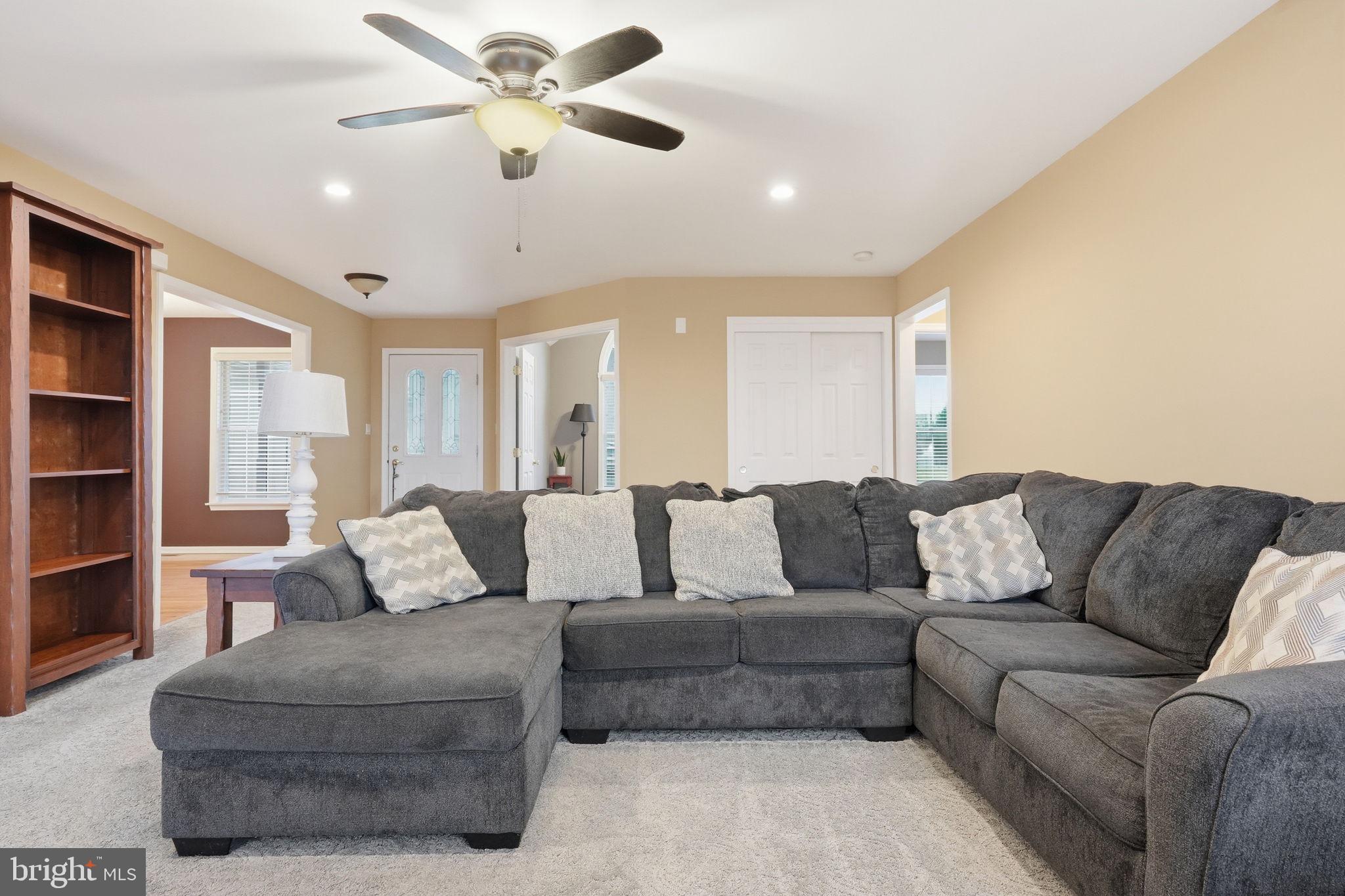5529 Summit Street Whitehall, PA 18052 - Photo 9 of 64