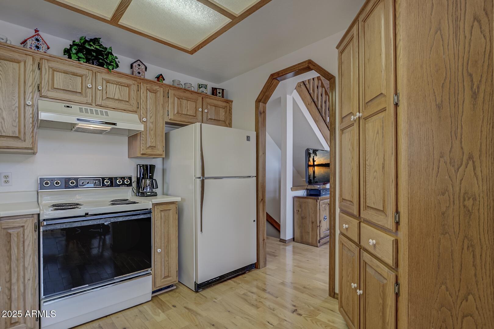 5838 Arroyo Way Pine, AZ 85544 - Photo 12 of 53 a kitchen with cabinets and steel stainless steel appliances