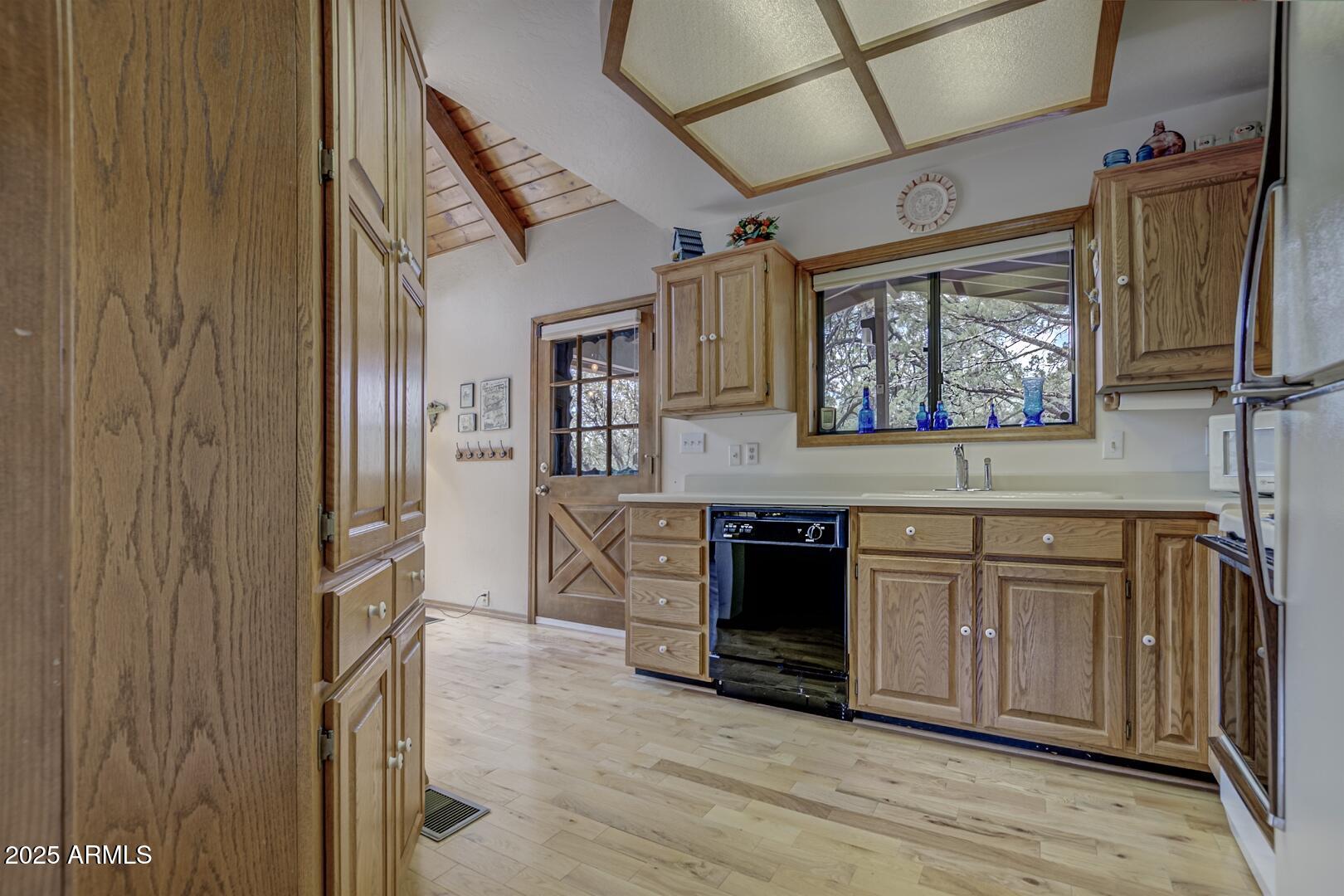 5838 Arroyo Way Pine, AZ 85544 - Photo 10 of 53 a kitchen with stainless steel appliances granite countertop a stove and a refrigerator