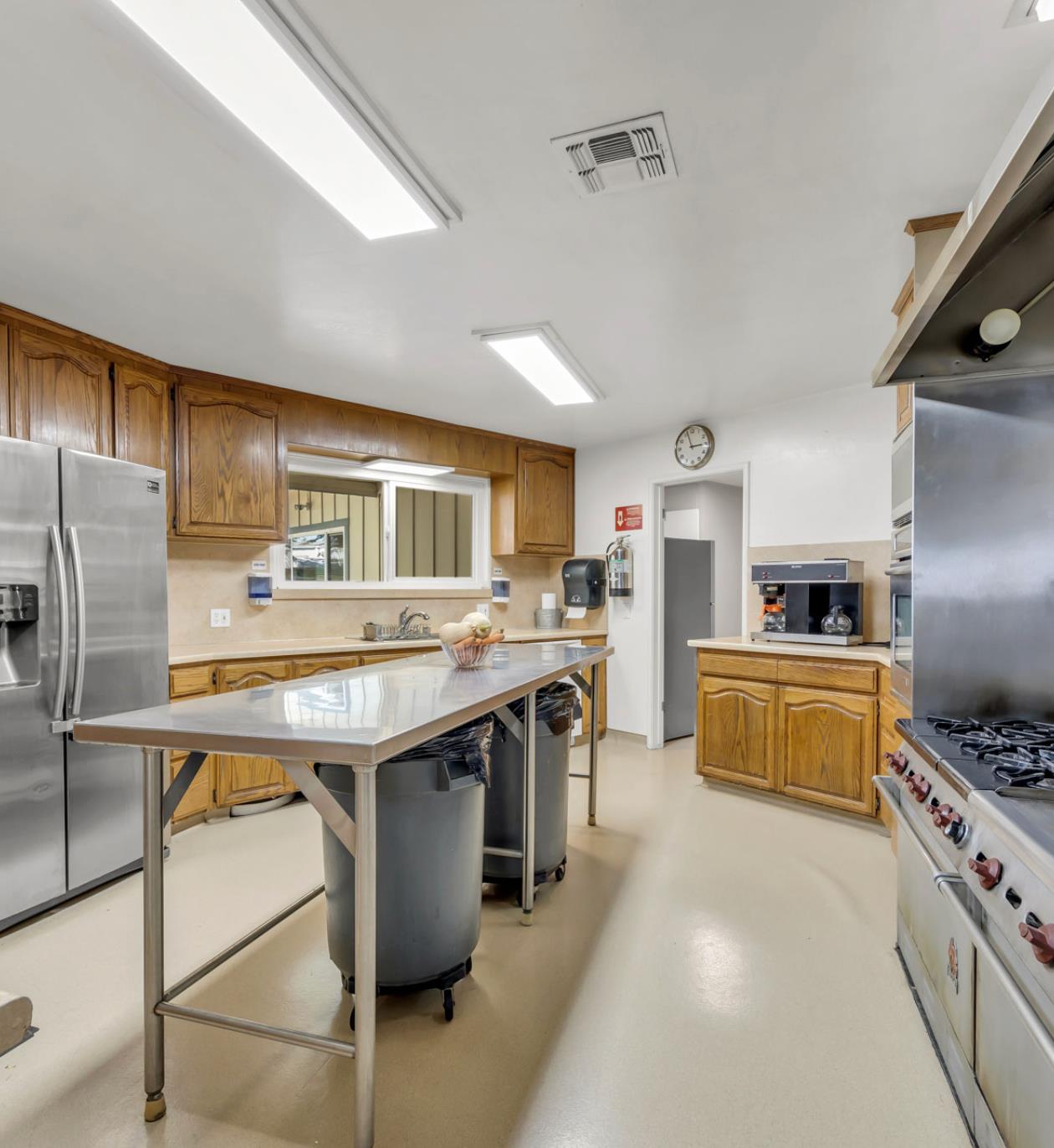 15 Golden Inn Way Rancho Cordova, CA 95670 - Photo 32 of 42 Community kitchen