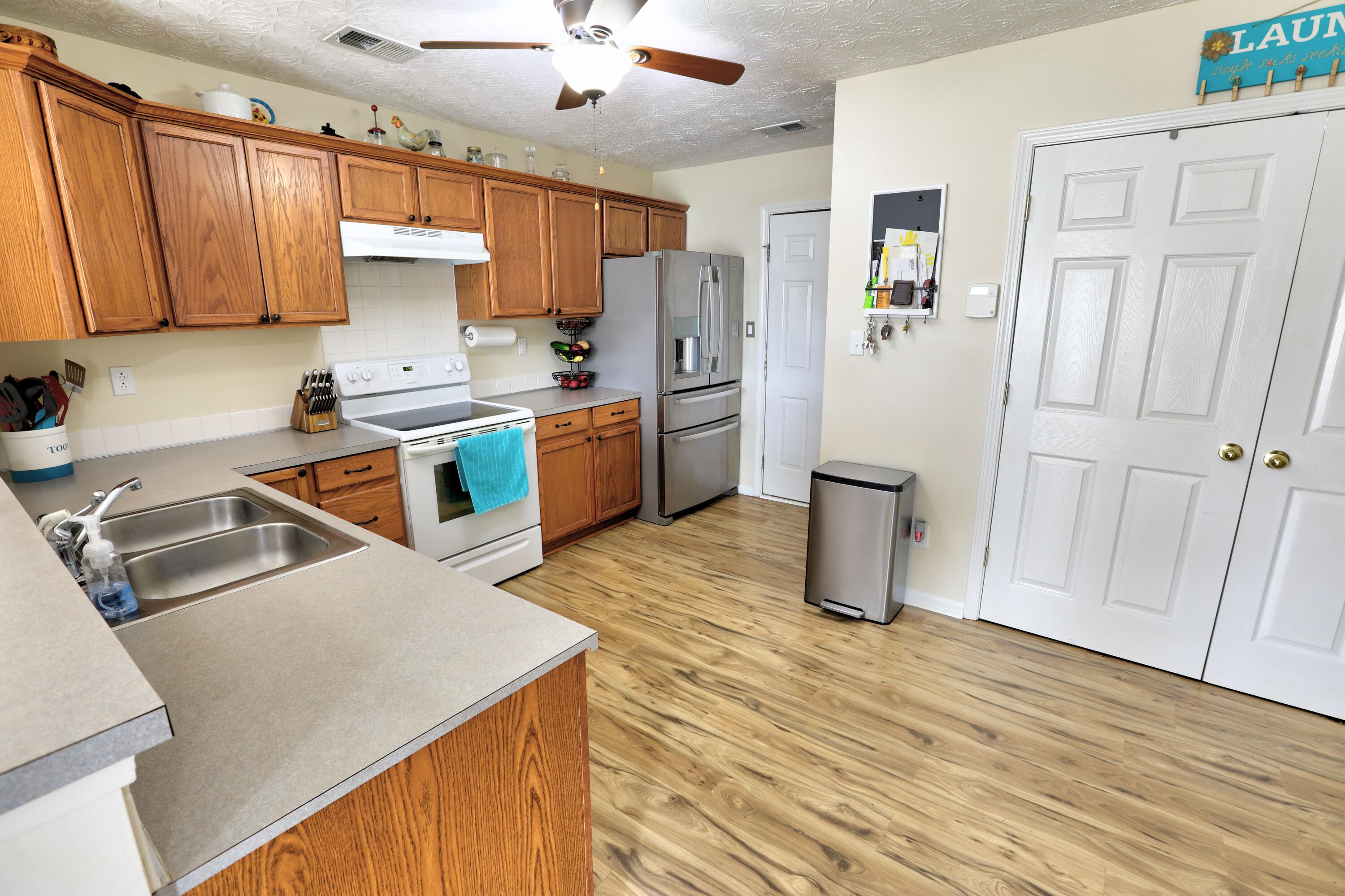 208 Strawberry Fields Road Lexington, KY 40516 - Photo 11 of 26 D49A5455_6_7_8_9