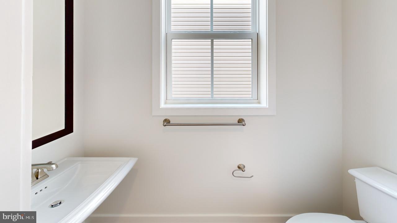 126 Sadie Way Arnold, MD 21012 - Photo 34 of 41 a bathroom with a tub a sink and a toilet