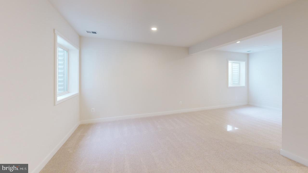 126 Sadie Way Arnold, MD 21012 - Photo 38 of 41 an empty room with windows and closet