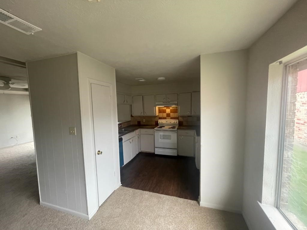 12779 Enchanted Path Drive Houston, TX 77044 - Photo 4 of 11 a view of utility room with washer and dryer