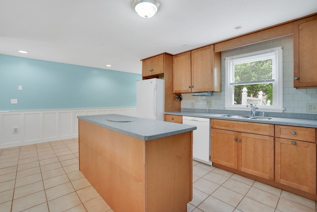 213 Clover Road Ludlow, MA 01056 - Photo 7 of 27 Gallery Image 7