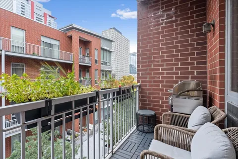 $315,000 | 2025 South Indiana Avenue, Unit 407, Chicago, IL 60616