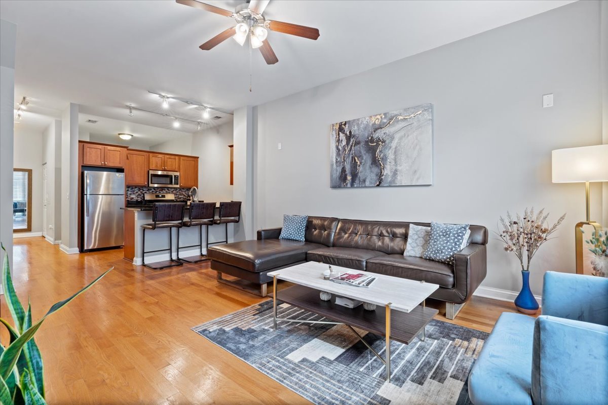 2025 South Indiana Avenue, Unit 407 Chicago, IL 60616 - Photo 4 of 17