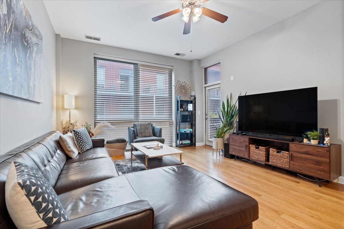 2025 South Indiana Avenue, Unit 407 Chicago, IL 60616 - Photo 5 of 17