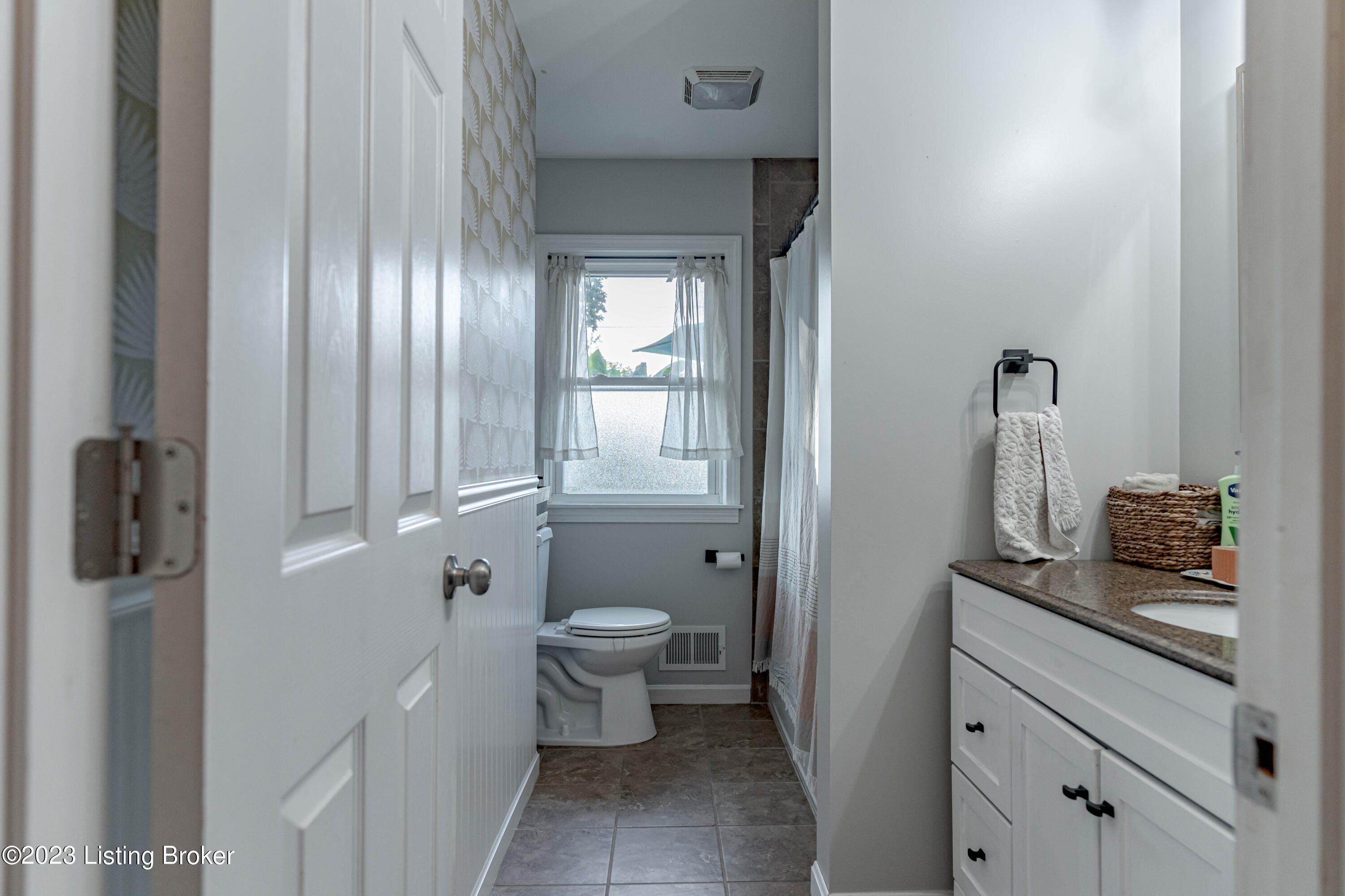 2213 Janlyn Road Louisville, KY 40299 - Photo 26 of 77 DSC08028