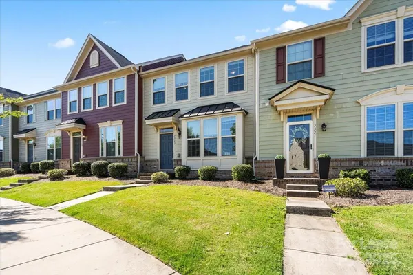 $2,000 | 3323 Major Samuals Way, Charlotte, NC 28208