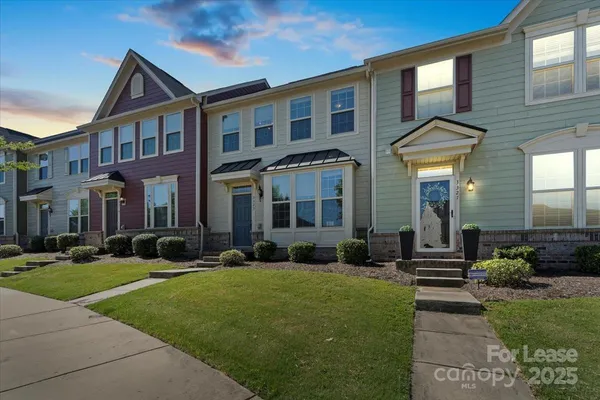 $2,000 | 3323 Major Samuals Way, Charlotte, NC 28208