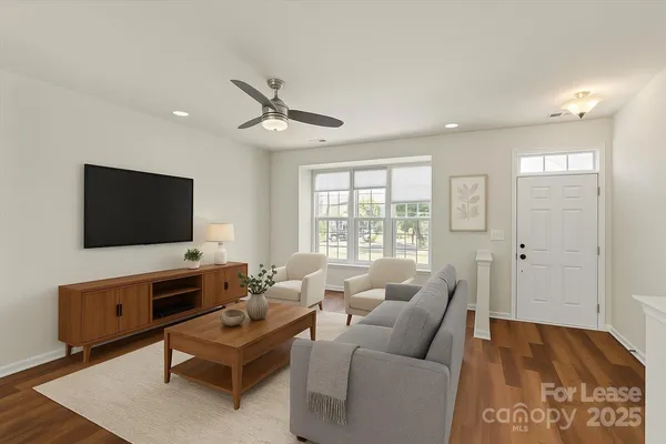 $2,000 | 3323 Major Samuals Way, Charlotte, NC 28208