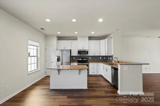 $2,000 | 3323 Major Samuals Way, Charlotte, NC 28208