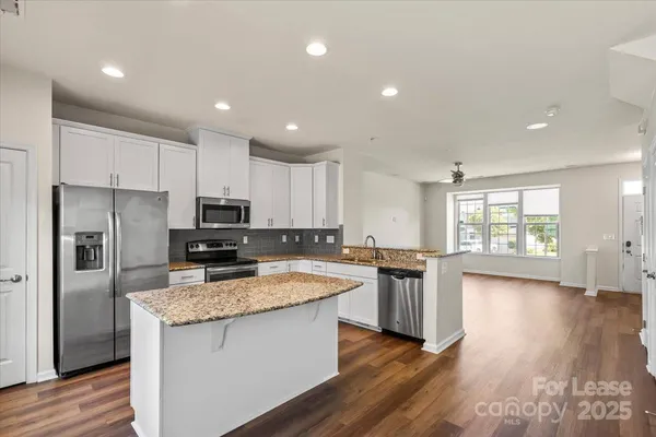 $2,000 | 3323 Major Samuals Way, Charlotte, NC 28208