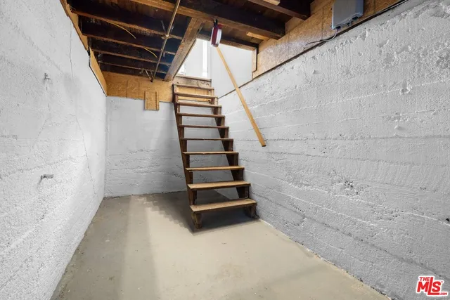 $998,000 | 2400 West 74th Street, Los Angeles, CA 90043