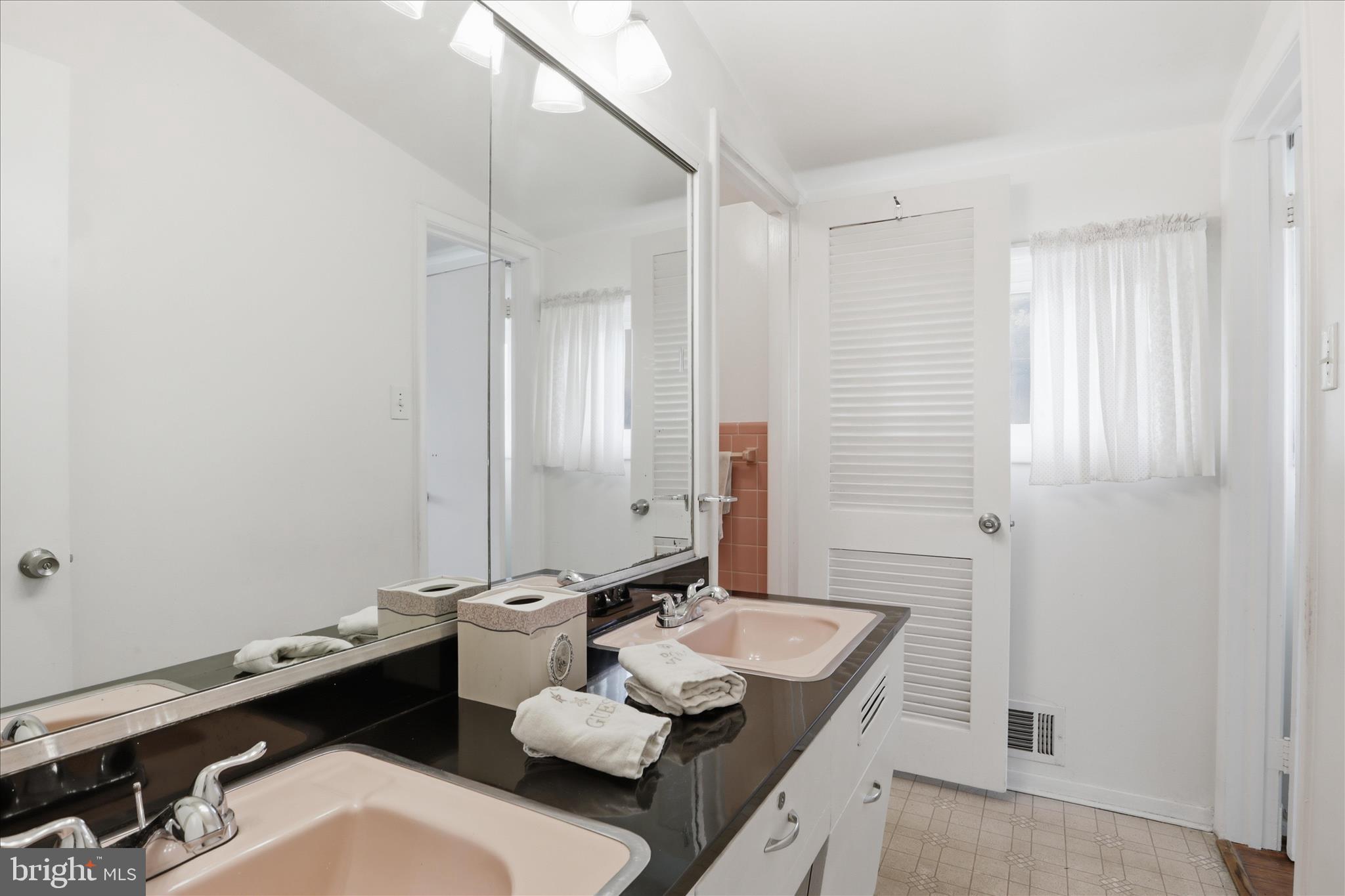 6802 Old Pimlico Road Baltimore, MD 21209 - Photo 8 of 28 Gallery Image 8