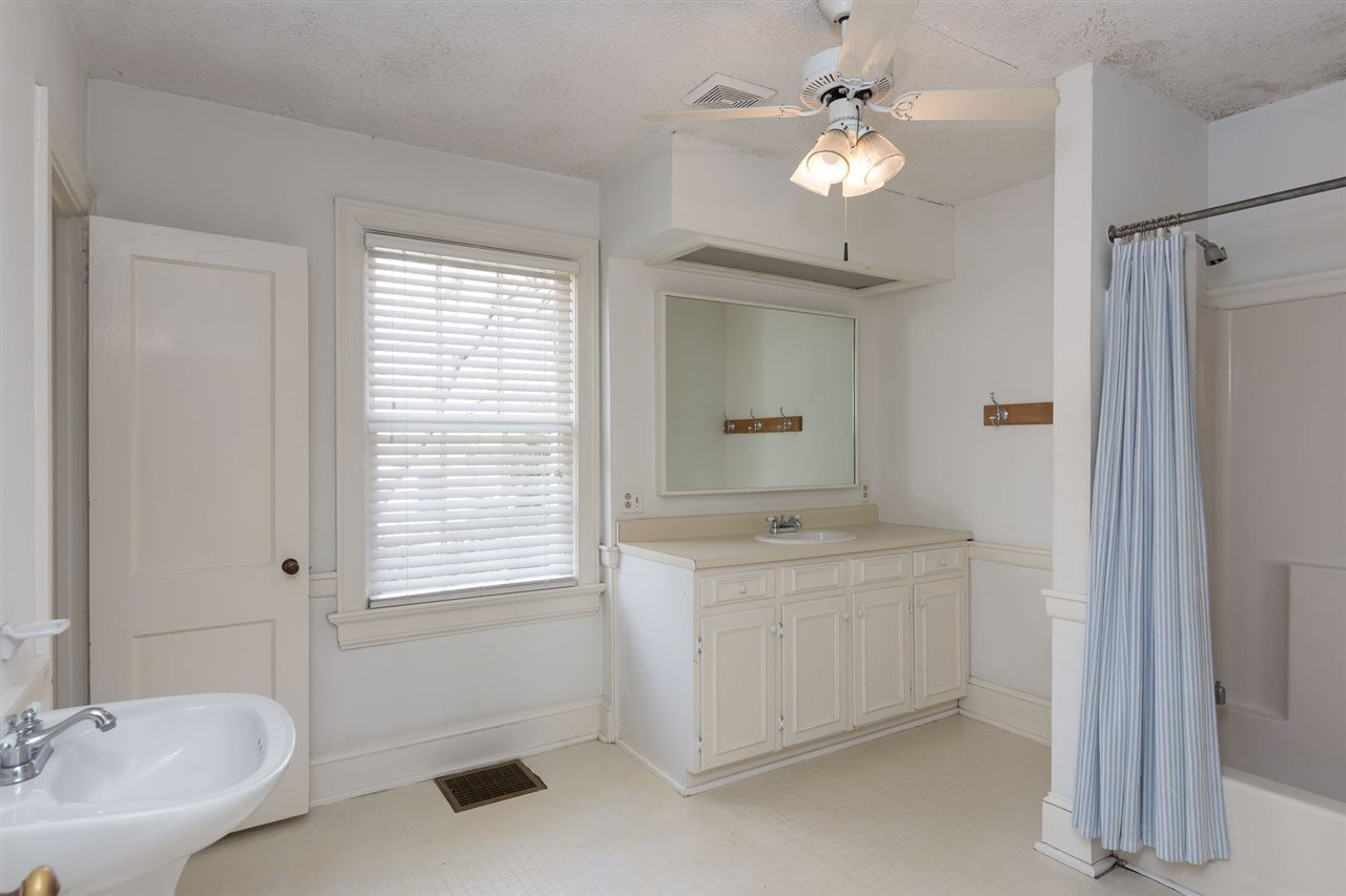 523 Elm Street Raleigh, NC 27604 - Photo 14 of 22 Bathroom