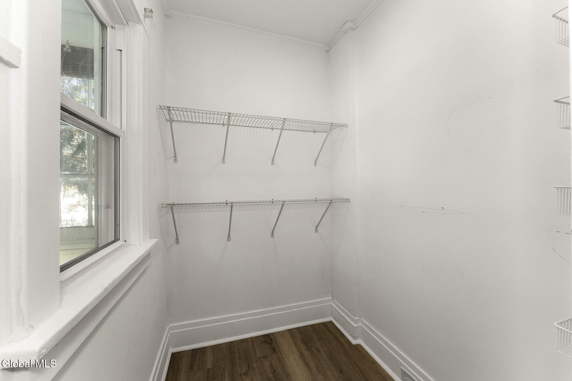 40 Brunswick Road Troy, NY 12180 - Photo 19 of 37 3 Kitchen 5