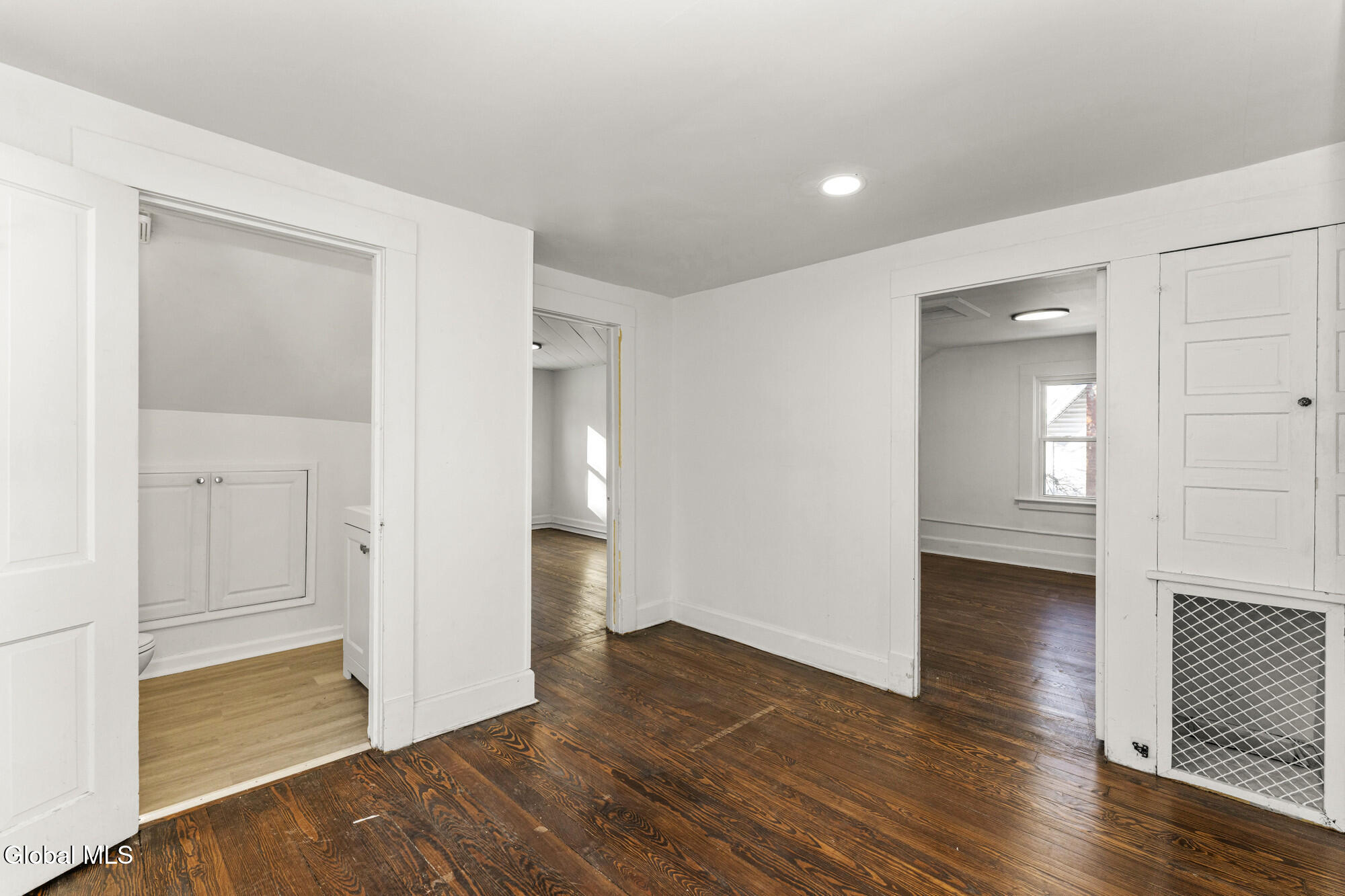 40 Brunswick Road Troy, NY 12180 - Photo 21 of 37 5 Landing 2