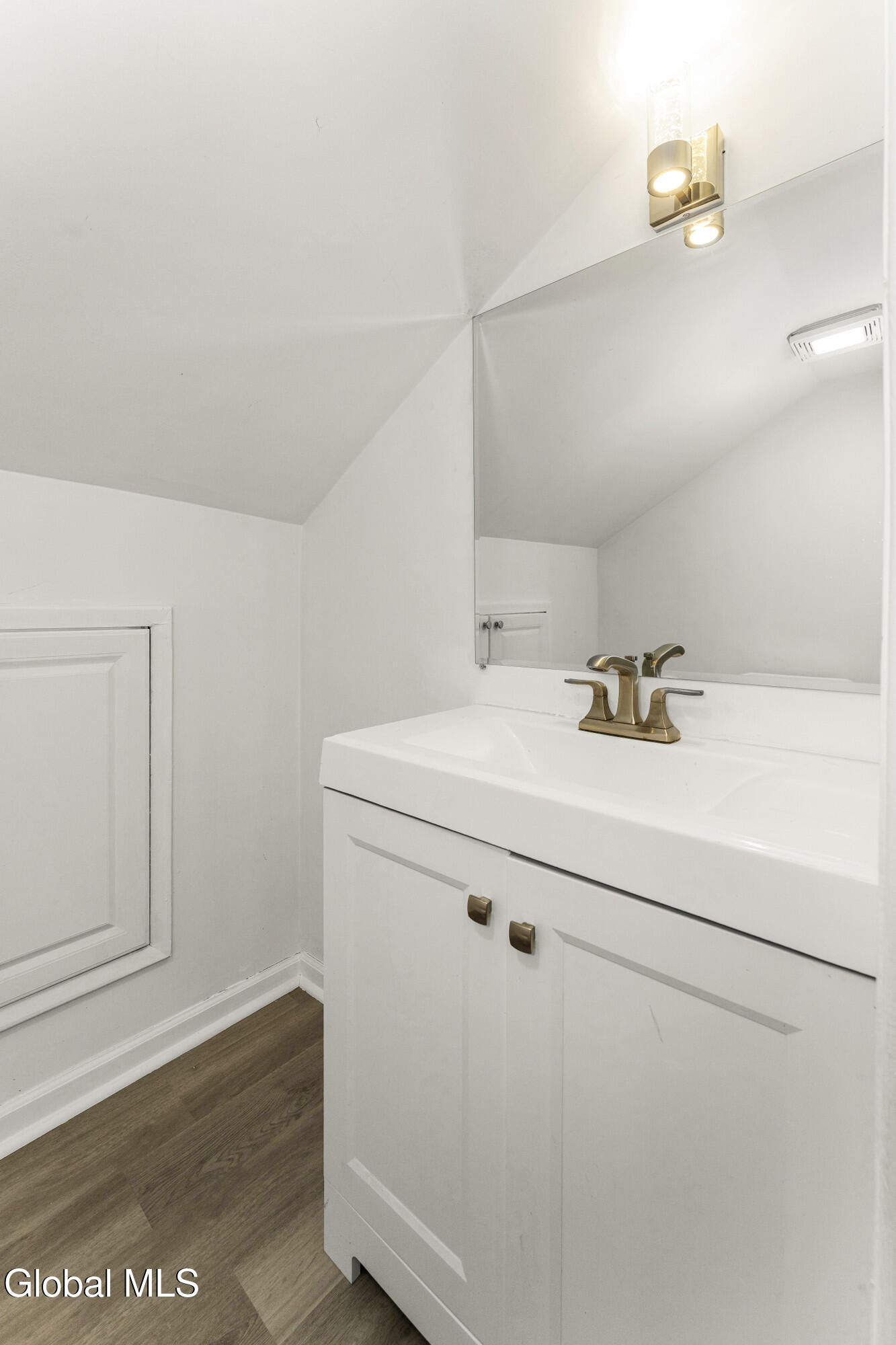 40 Brunswick Road Troy, NY 12180 - Photo 29 of 37 2nd Floor Bath