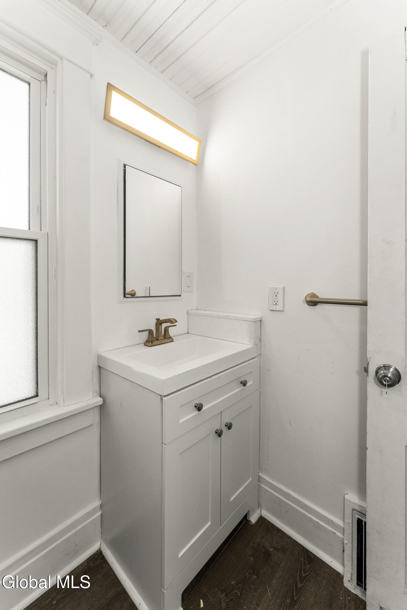 40 Brunswick Road Troy, NY 12180 - Photo 30 of 37 7 Bathroom 2