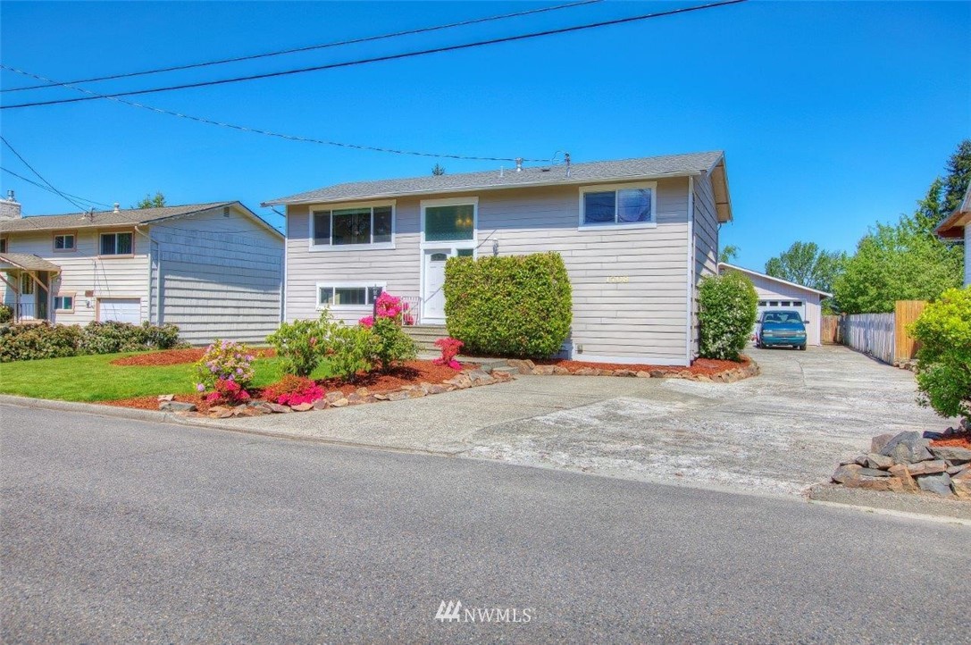 1708 Edmonds Way Southeast Renton, WA 98058 - Photo 2 of 22 Gallery Image 2