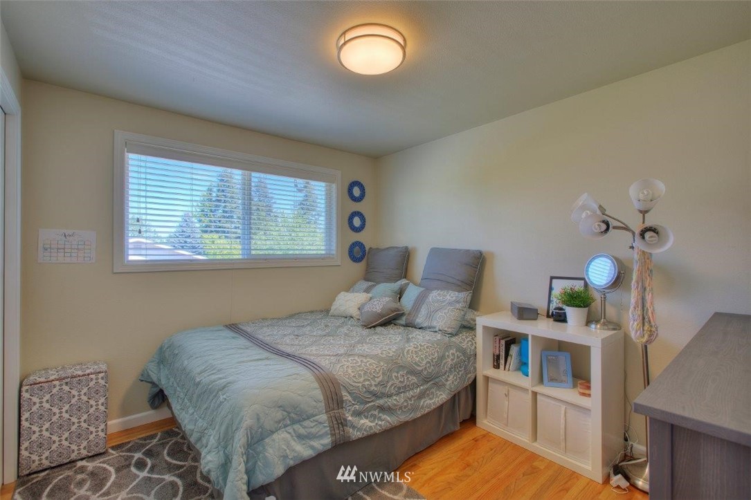 1708 Edmonds Way Southeast Renton, WA 98058 - Photo 12 of 22 Gallery Image 12