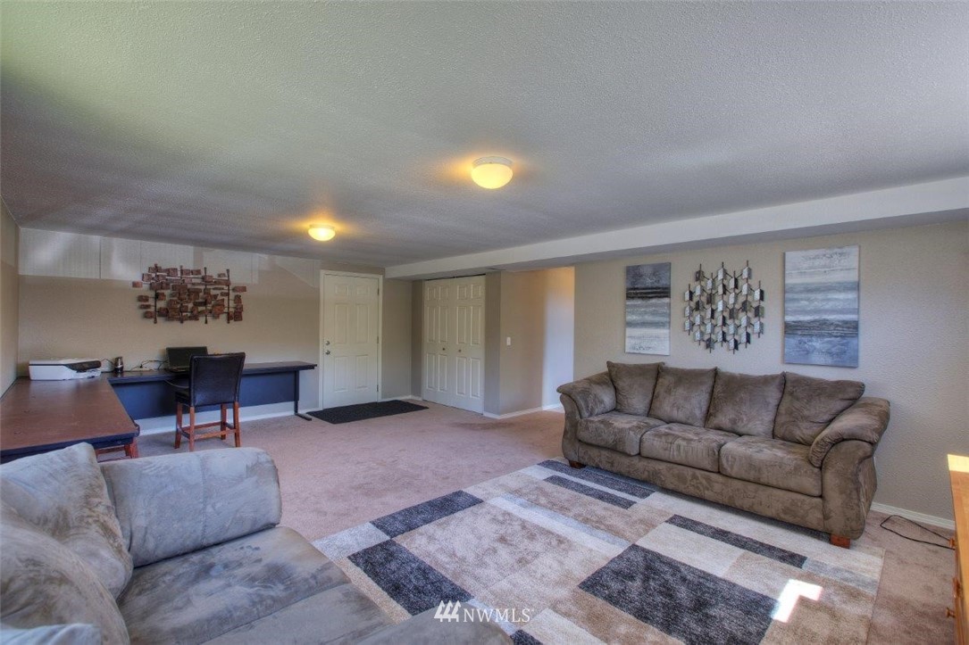 1708 Edmonds Way Southeast Renton, WA 98058 - Photo 15 of 22 Gallery Image 15