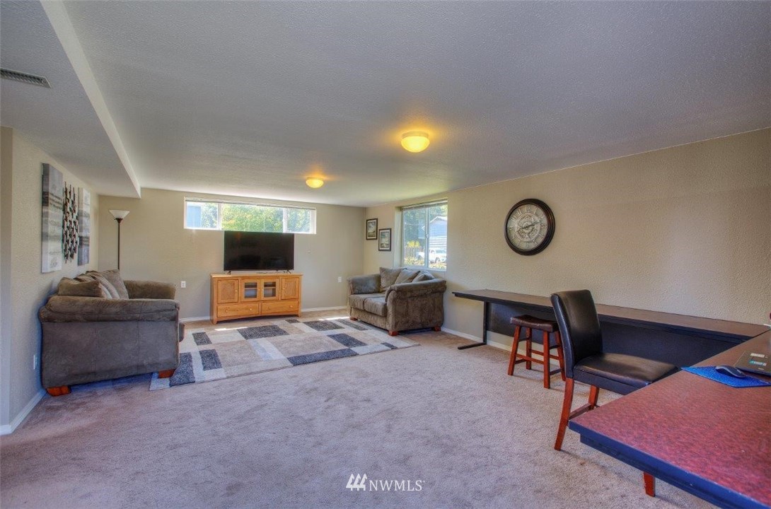 1708 Edmonds Way Southeast Renton, WA 98058 - Photo 16 of 22 Gallery Image 16
