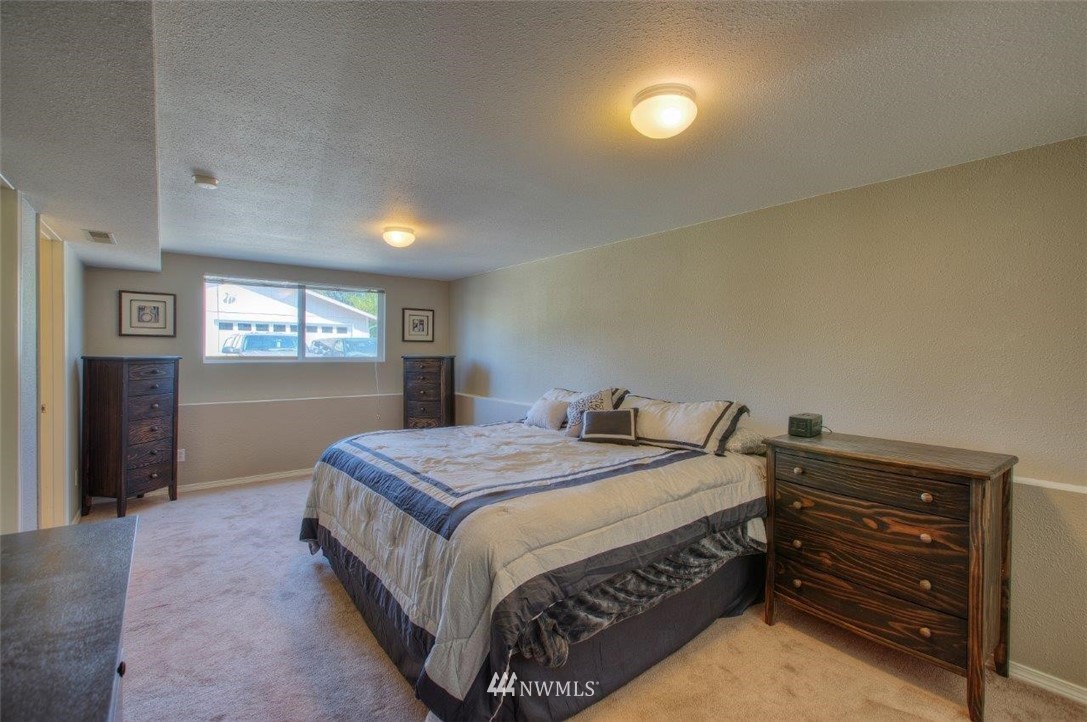 1708 Edmonds Way Southeast Renton, WA 98058 - Photo 17 of 22 Gallery Image 17