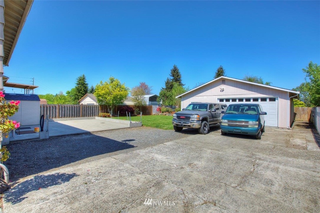 1708 Edmonds Way Southeast Renton, WA 98058 - Photo 3 of 22 Gallery Image 3