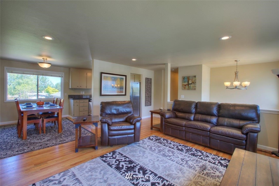 1708 Edmonds Way Southeast Renton, WA 98058 - Photo 4 of 22 Gallery Image 4