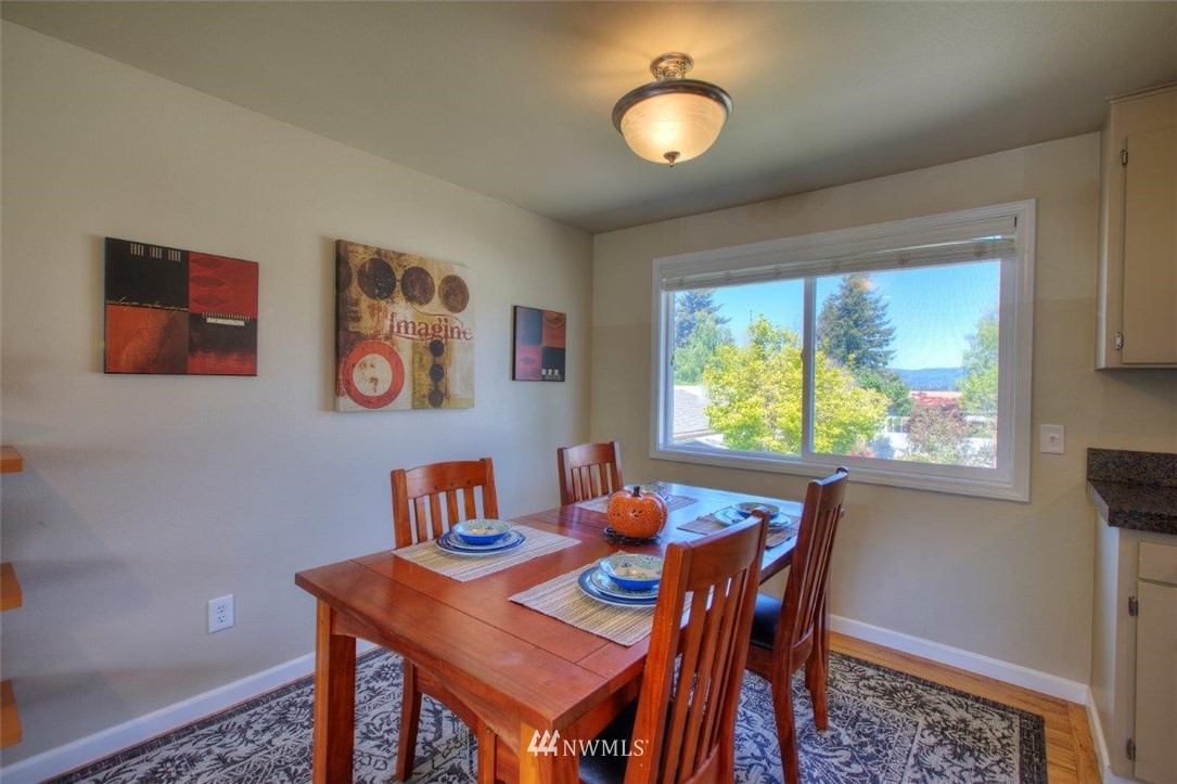 1708 Edmonds Way Southeast Renton, WA 98058 - Photo 7 of 22 Gallery Image 7