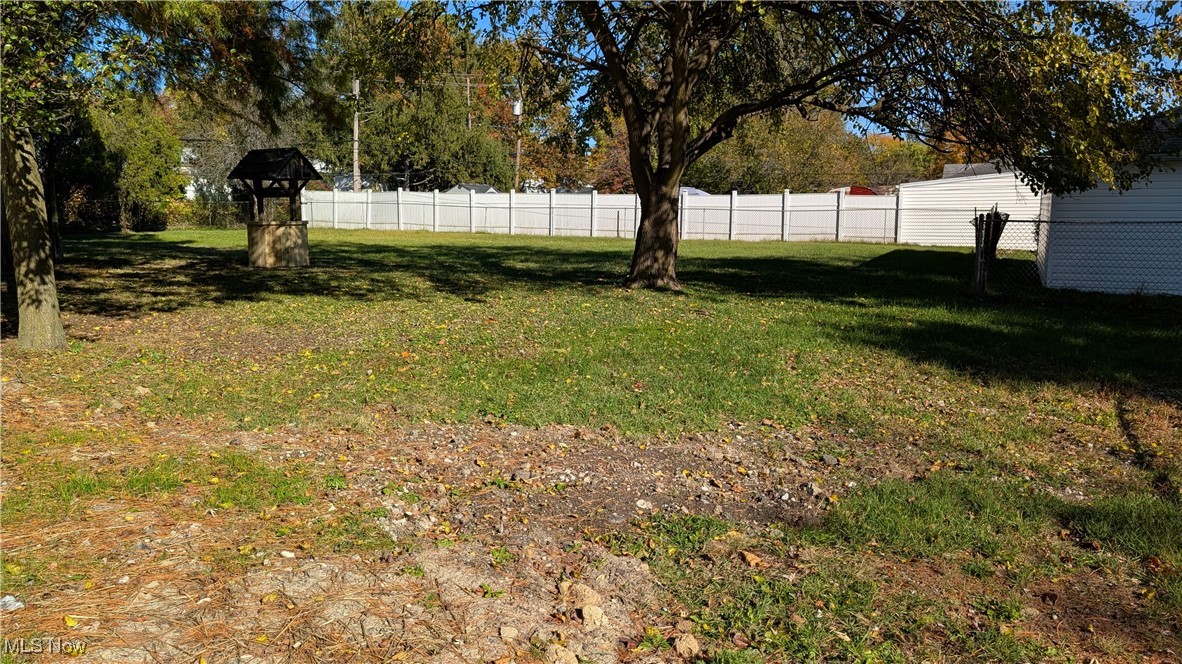 6089 Dunham Road Maple Heights, OH 44137 - Photo 37 of 40 View of big fenced yard