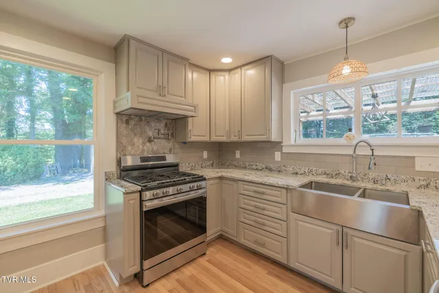 $545,000 | 31232 Hollyfield Road, Damascus, VA 24236