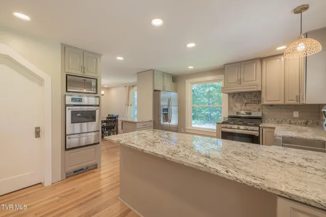 $545,000 | 31232 Hollyfield Road, Damascus, VA 24236