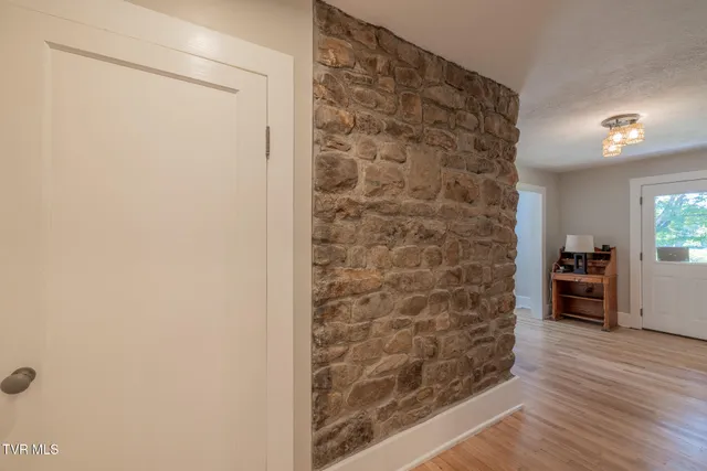 $545,000 | 31232 Hollyfield Road, Damascus, VA 24236