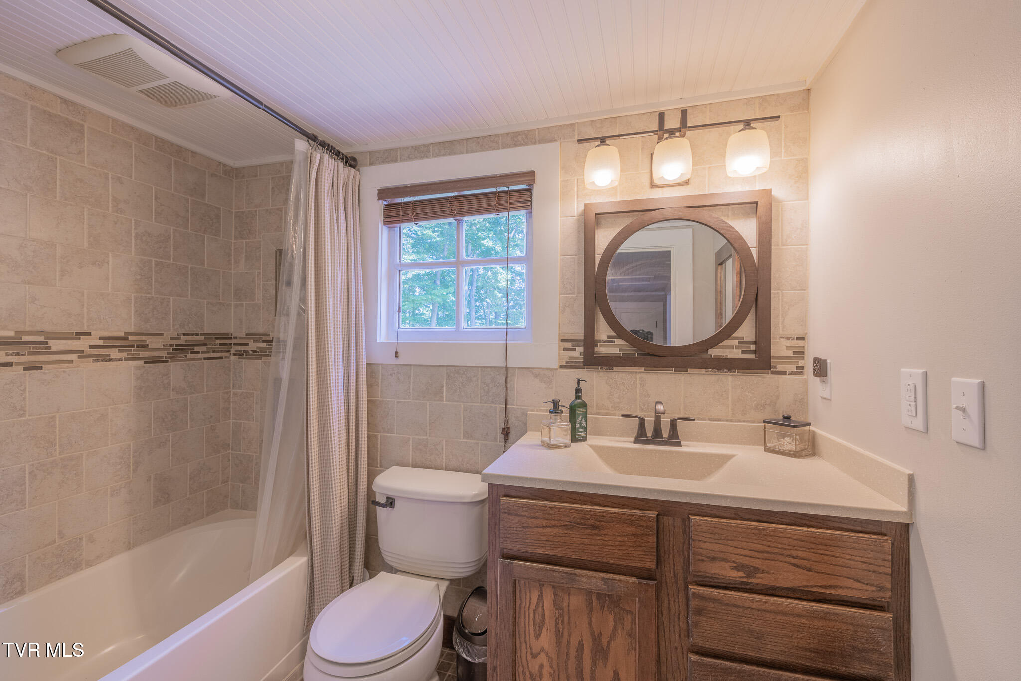 31232 Hollyfield Road Damascus, VA 24236 - Photo 25 of 46 1R9A5649-HDR