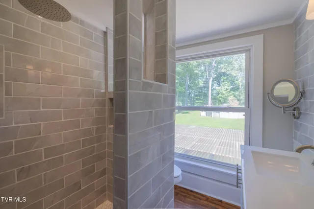 $545,000 | 31232 Hollyfield Road, Damascus, VA 24236