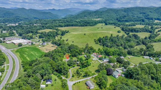 $545,000 | 31232 Hollyfield Road, Damascus, VA 24236