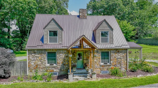 $545,000 | 31232 Hollyfield Road, Damascus, VA 24236