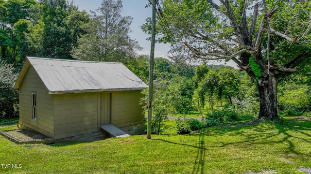 $545,000 | 31232 Hollyfield Road, Damascus, VA 24236