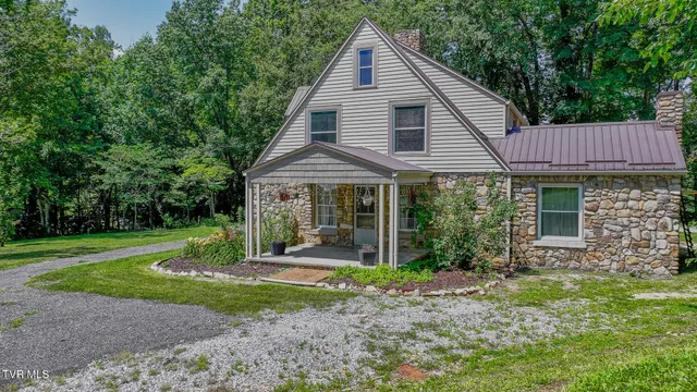 $545,000 | 31232 Hollyfield Road, Damascus, VA 24236