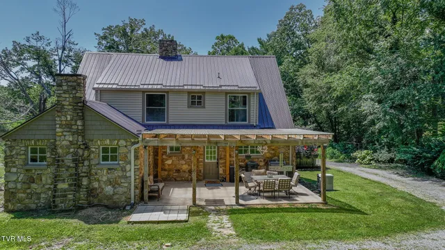 $545,000 | 31232 Hollyfield Road, Damascus, VA 24236