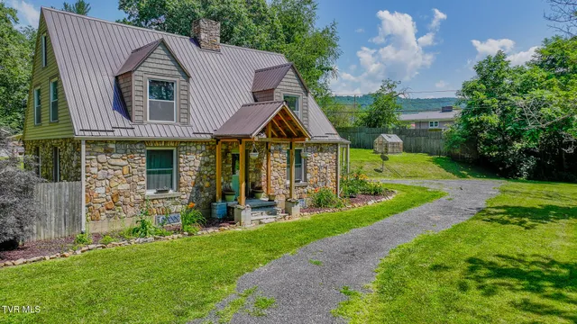 $545,000 | 31232 Hollyfield Road, Damascus, VA 24236