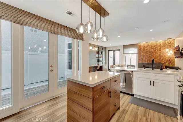 $7,995 | 310 18th Street, Huntington Beach, CA 92648