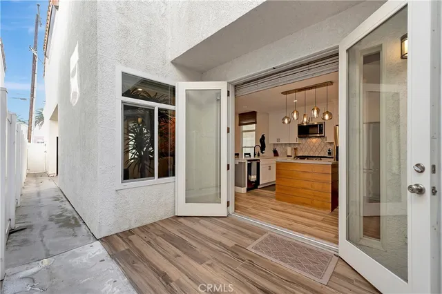 $7,995 | 310 18th Street, Huntington Beach, CA 92648