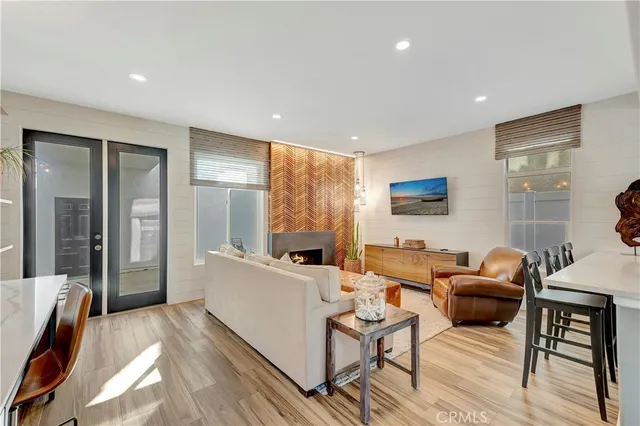 $7,995 | 310 18th Street, Huntington Beach, CA 92648