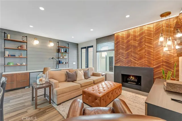 $7,995 | 310 18th Street, Huntington Beach, CA 92648