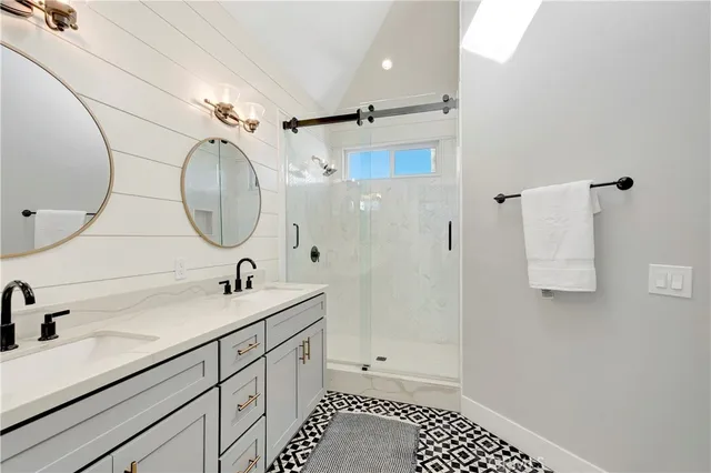 $7,995 | 310 18th Street, Huntington Beach, CA 92648